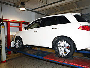 Сход-развал Acura TSX: фото работ автосервиса ДжапСервис в Москве №1 Сход-развал Acura TSX: фото работ автосервиса ДжапСервис в Москве №1