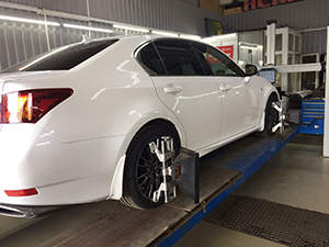Сход-развал Lexus GS: фото работ автосервиса ДжапСервис в Москве №1 Сход-развал Lexus GS: фото работ автосервиса ДжапСервис в Москве №1
