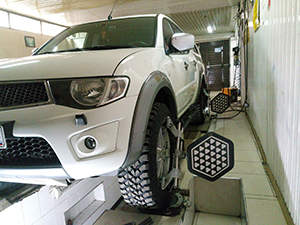 Сход-развал Mitsubishi L200: фото работ автосервиса ДжапСервис в Москве №1 Сход-развал Mitsubishi L200: фото работ автосервиса ДжапСервис в Москве №1